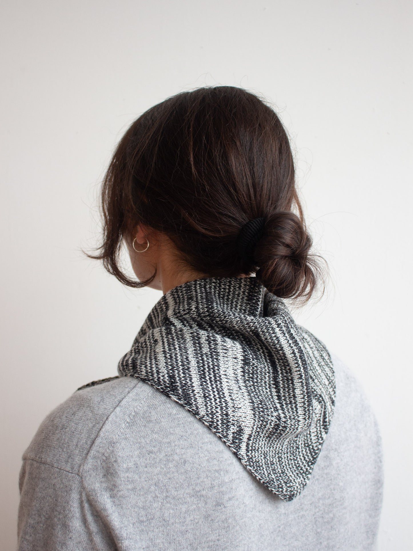 Re-knitted pure cashmere neckerchief