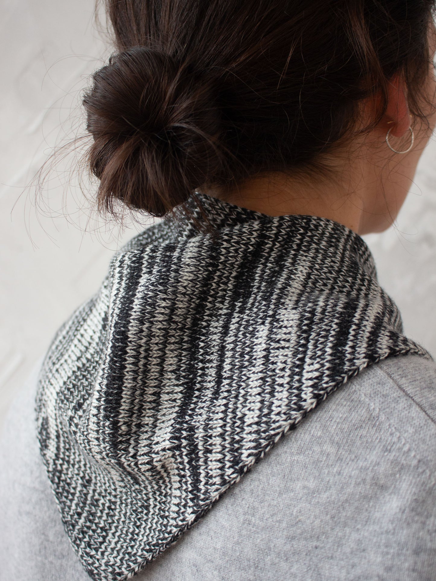 Re-knitted pure cashmere neckerchief