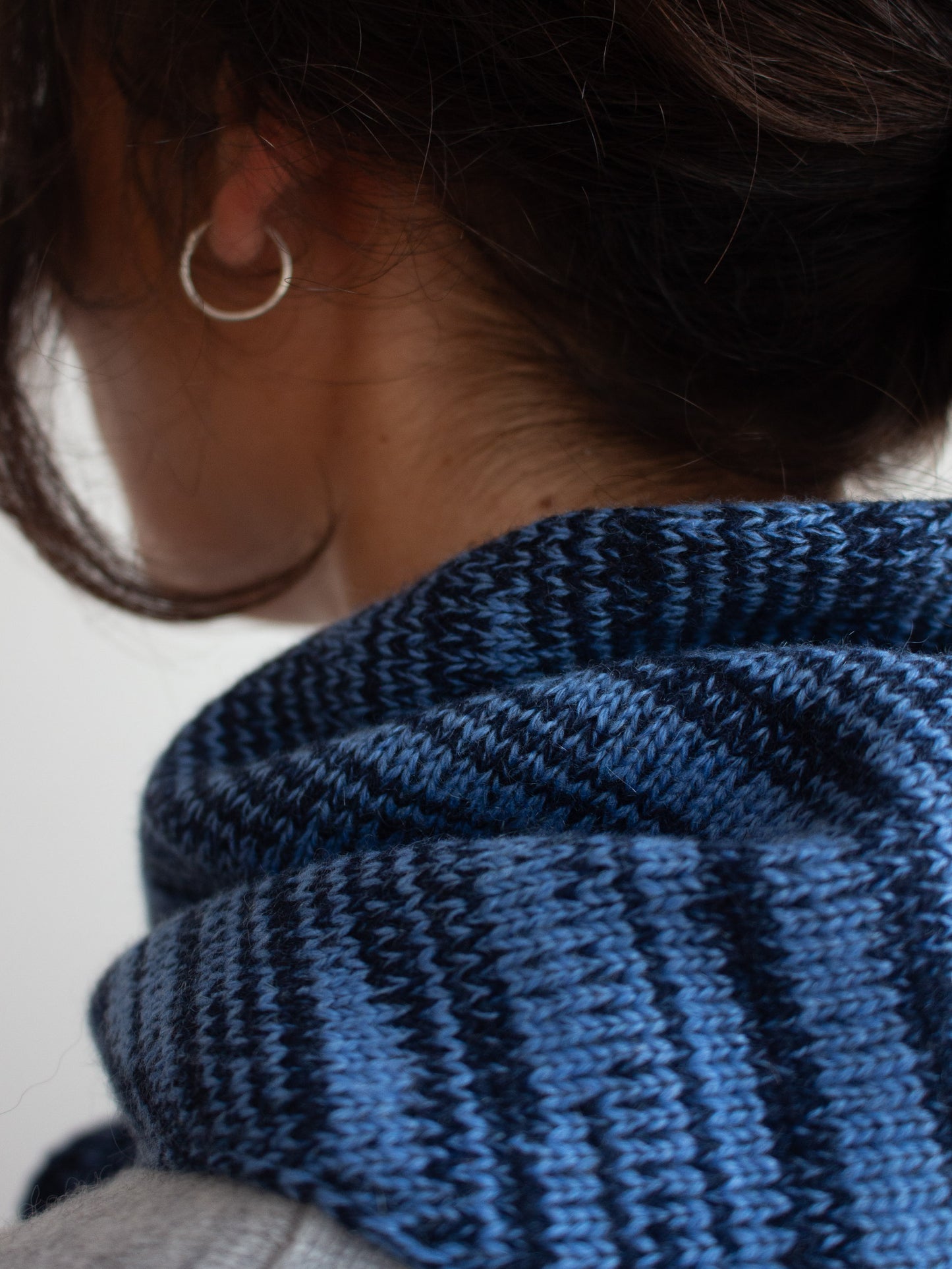 Re-knitted pure cashmere neckerchief