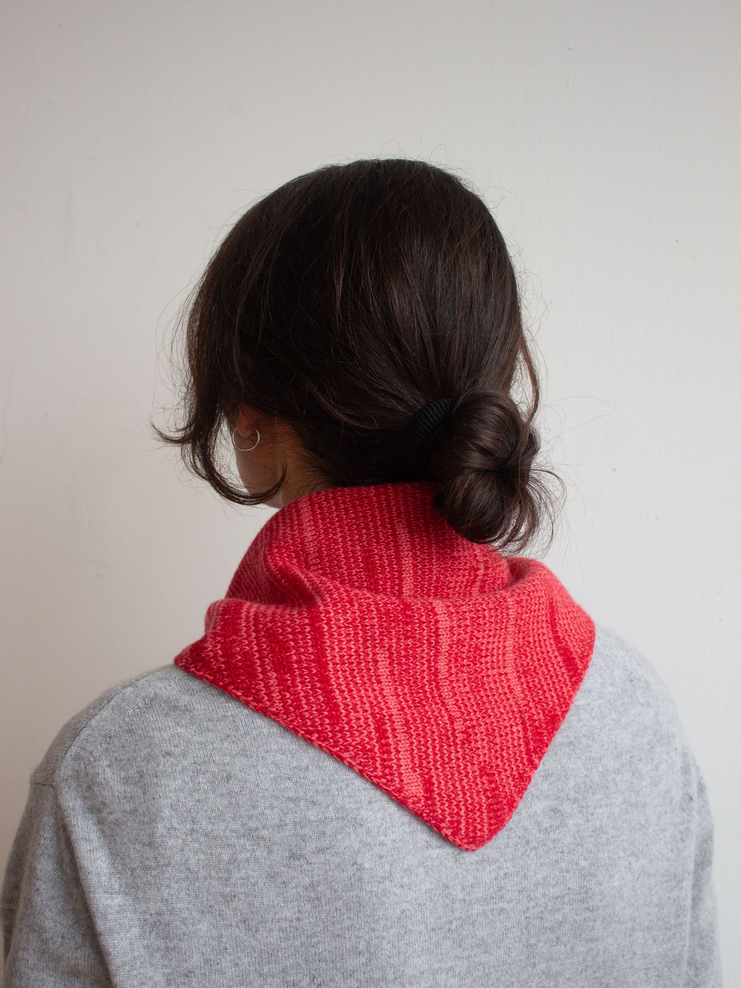 Re-knitted pure cashmere neckerchief