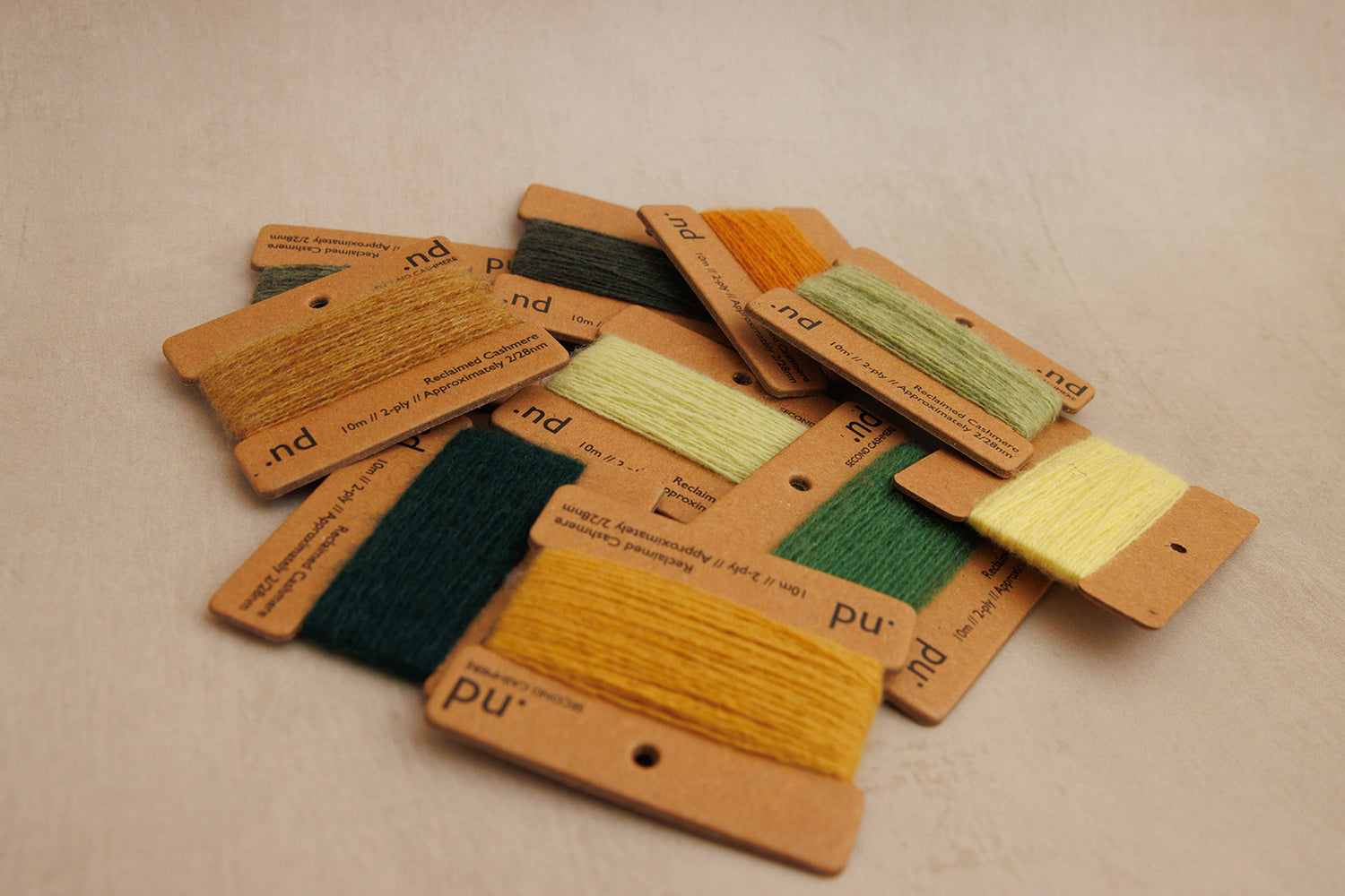 Reclaimed cashmere yarns
