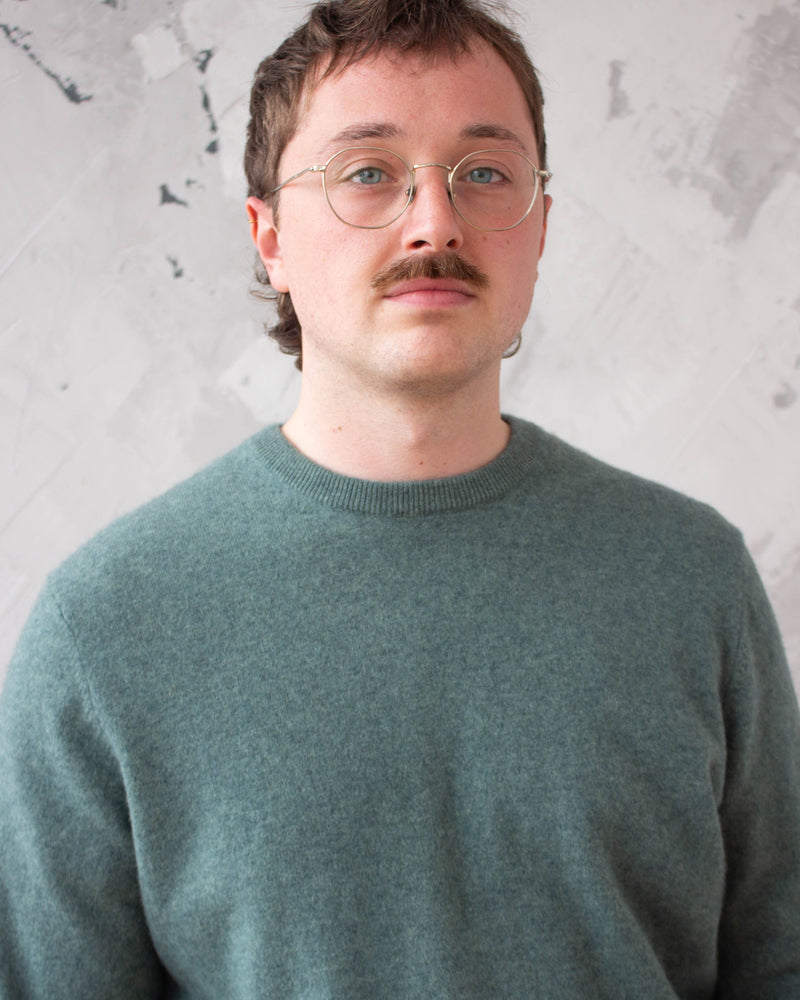 Man wearing green secondhand cashmere jumper