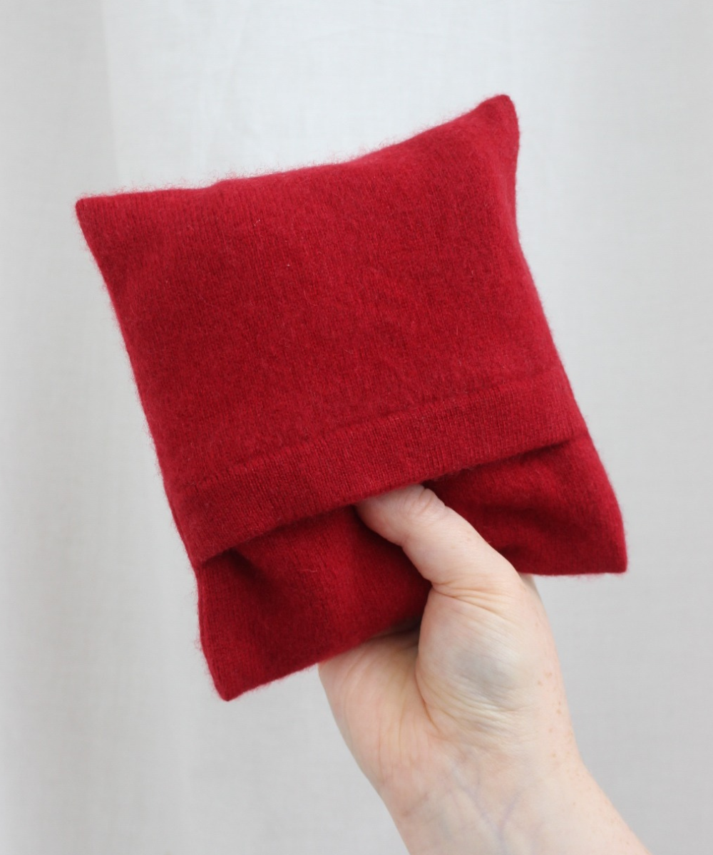 Recycled cashmere sleep mask