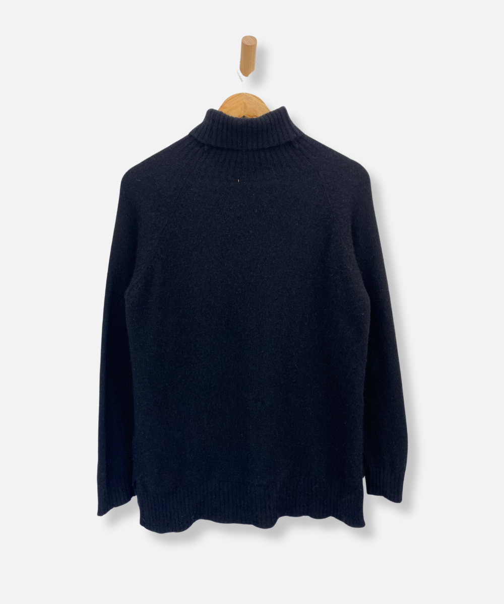 Secondhand cashmere jumper