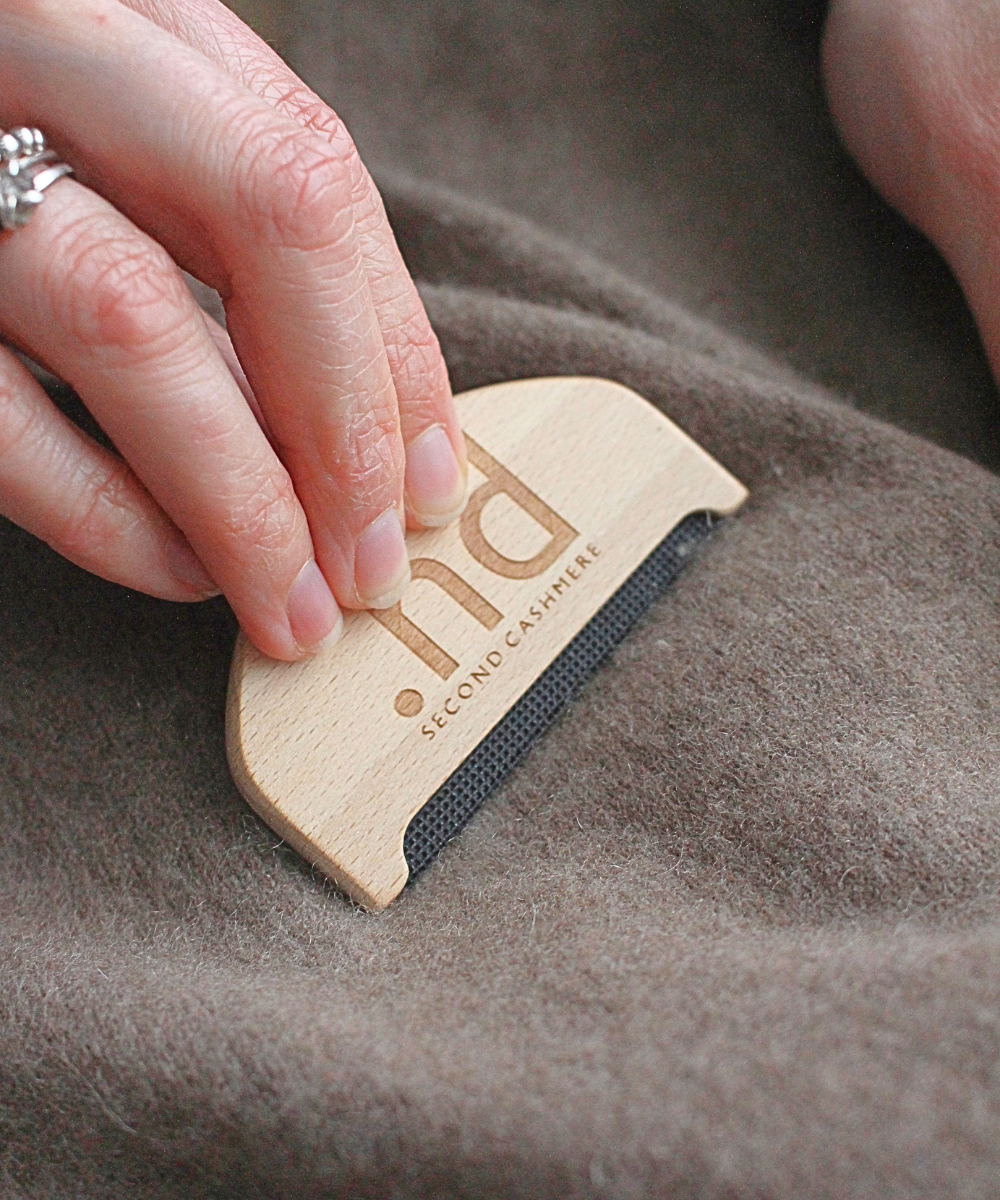 Cashmere Comb in action