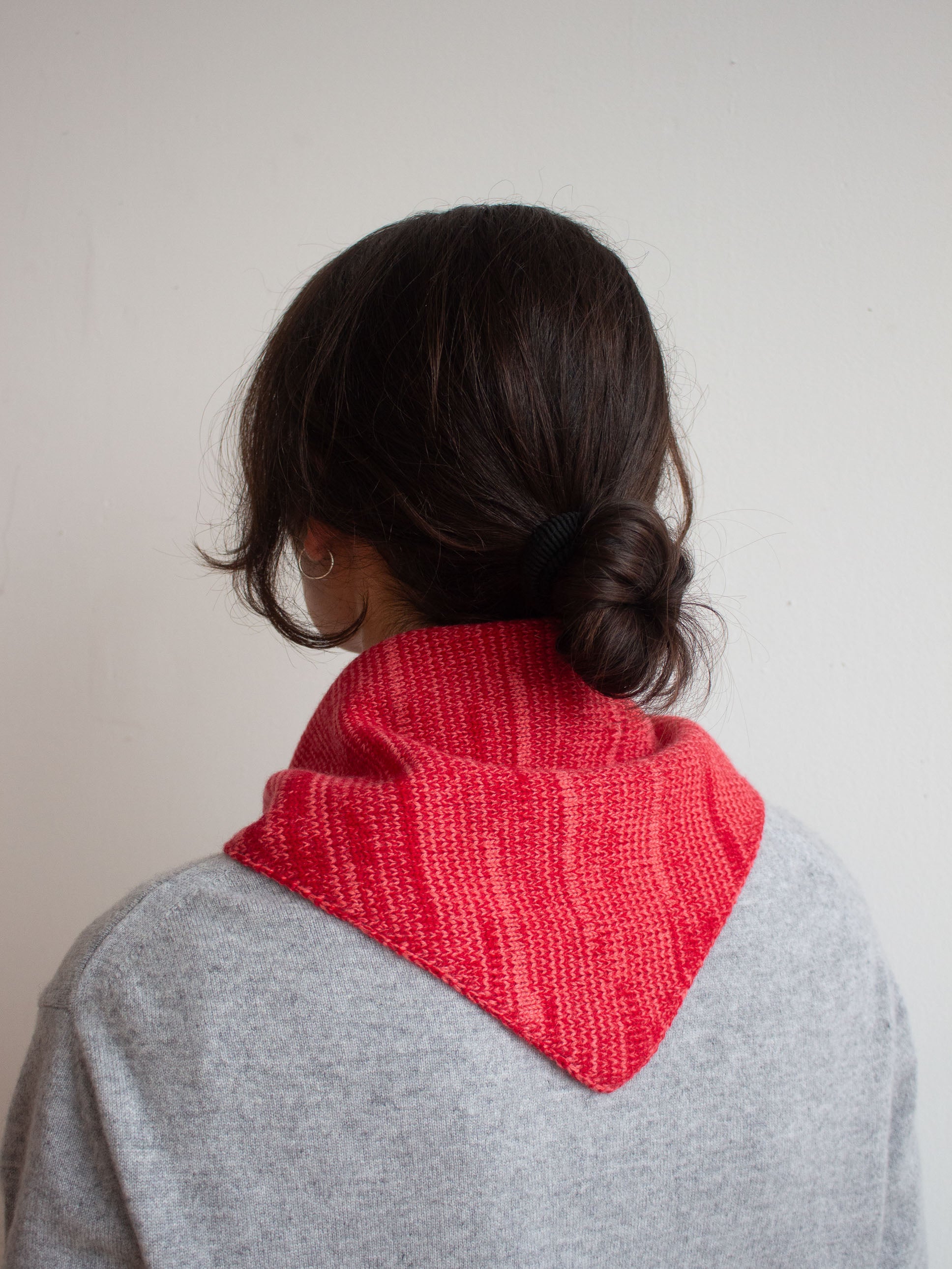 Re-knitted pure cashmere neckerchief