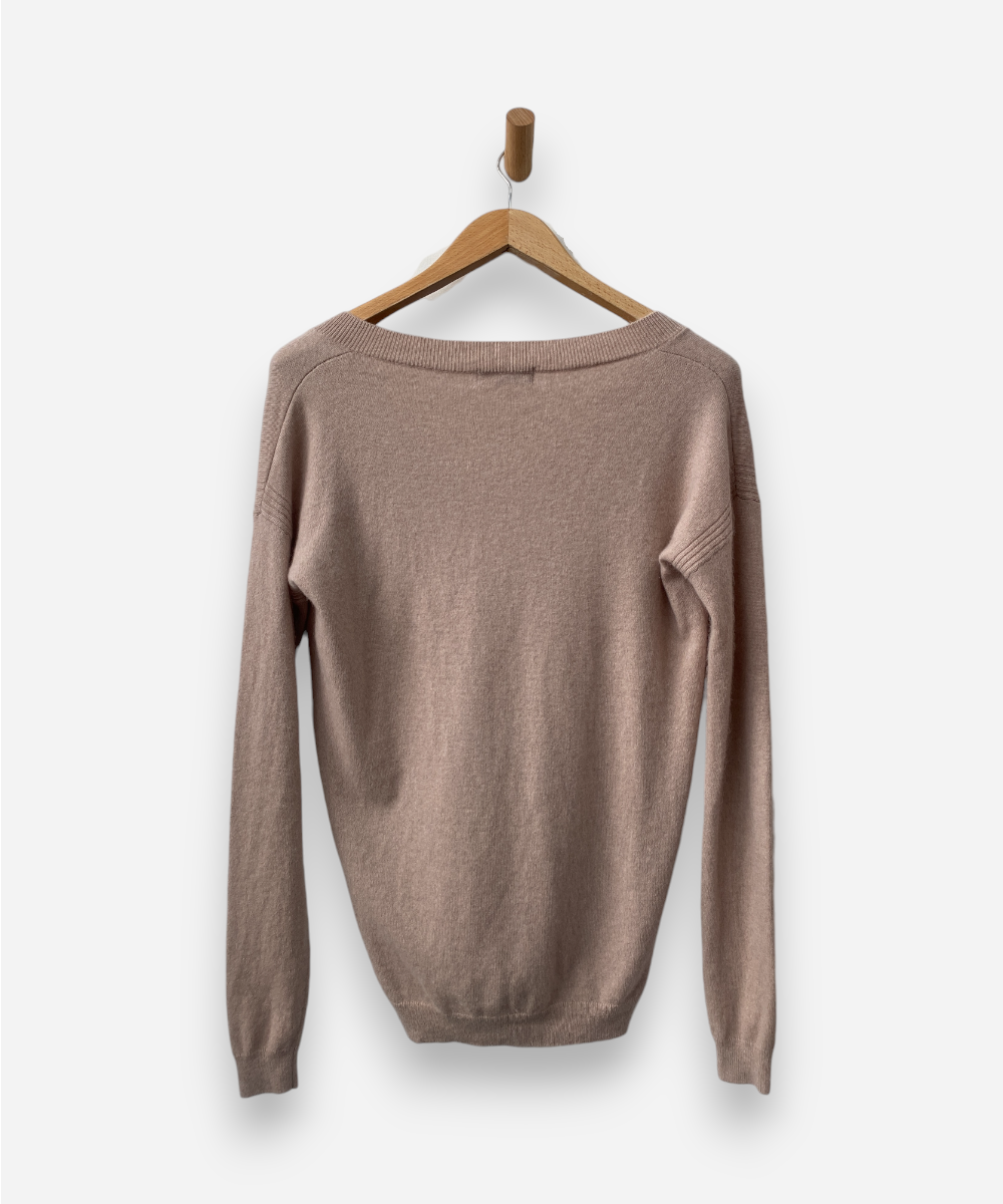 Secondhand cashmere jumper