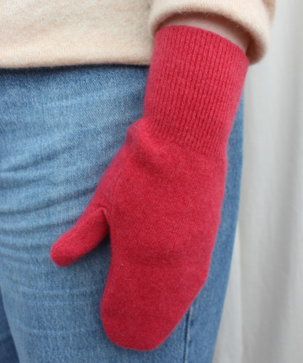 Reclaimed cashmere mittens