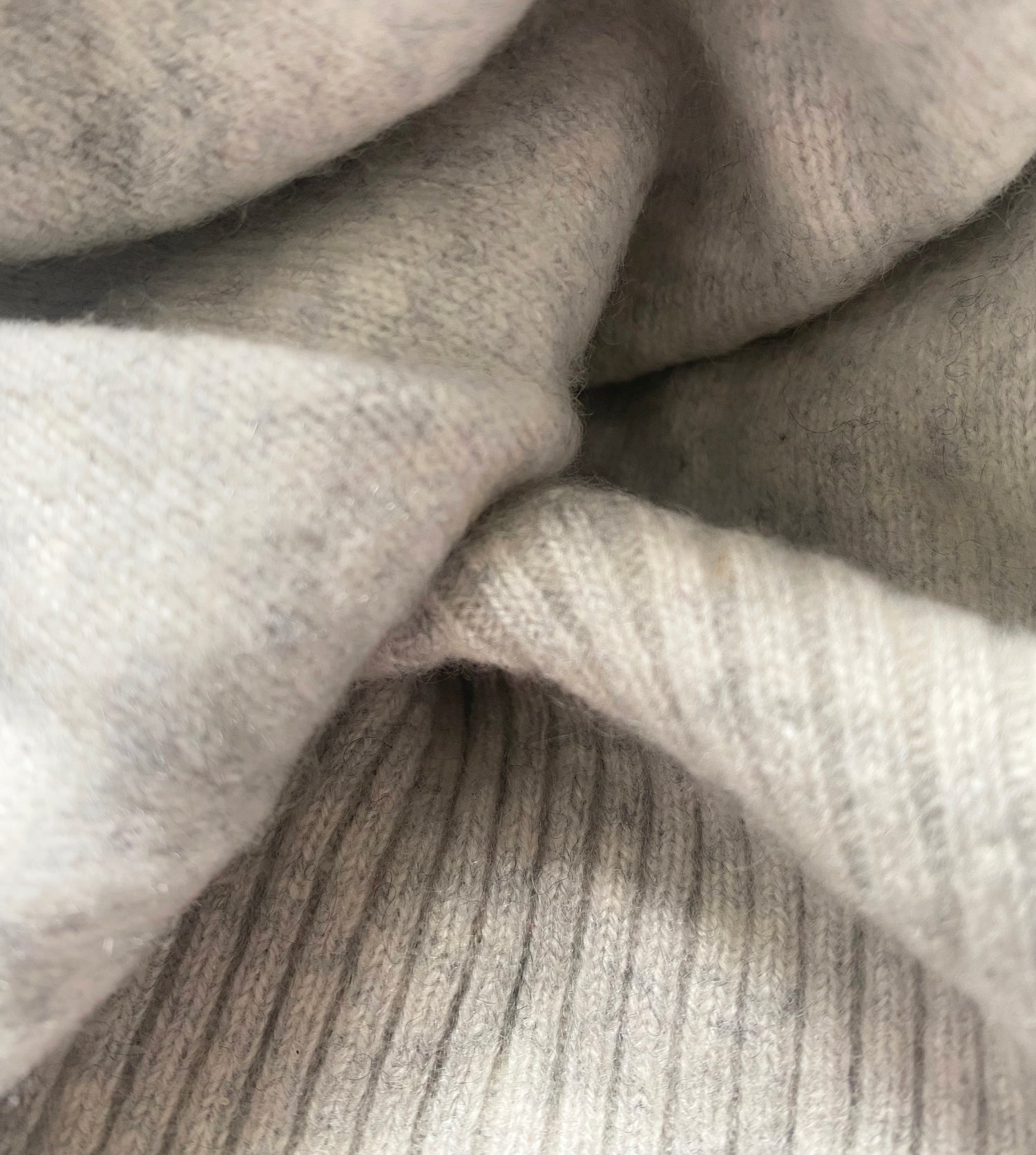 Knitted cashmere fabric