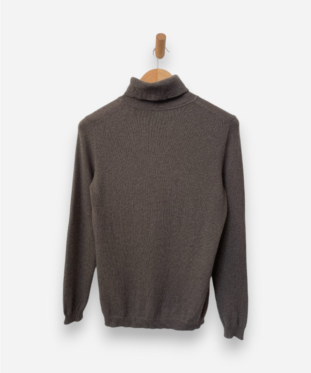 Secondhand cashmere jumper