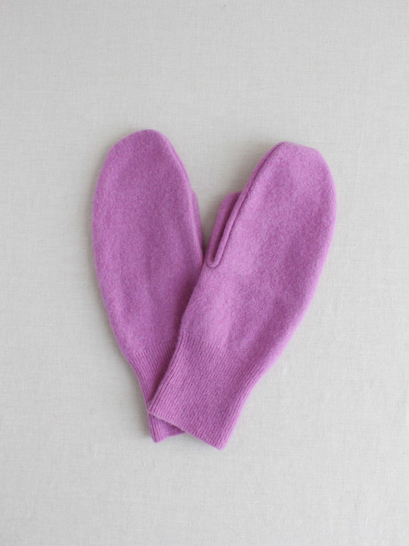Recycled cashmere mittens