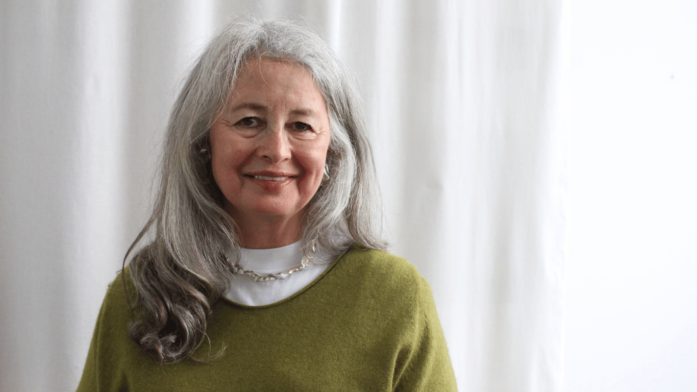 Woman wearing secondhand green cashmere jumper